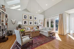 10 S Briar Hollow Ln, Houston, TX 77027 - Photo 5