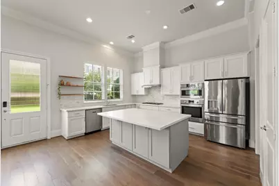 9651 Kings Cross Station, Houston, TX 77045 - Photo 3