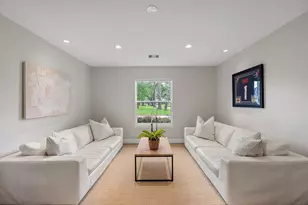 842 W Forest Dr, Houston, TX 77079 - Photo 5