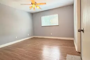 88 S Wavy Oak Cir, The Woodlands, TX 77381 - Photo 5