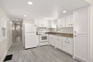 2222 N Austin Ave, Pearland, TX 77581 - Photo 9