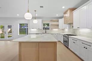 10519 Brinwood Dr, Houston, TX 77043 - Photo 11