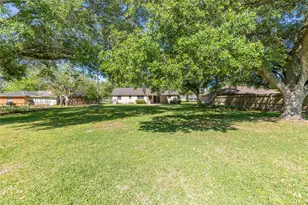 1203 Kansas Ave S, Anahuac, TX 77514 - Photo 9