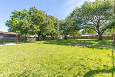 1203 Kansas Avenue S, Anahuac, TX 77514 - Photo 11