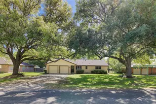 1203 Kansas Ave S, Anahuac, TX 77514 - Photo 5