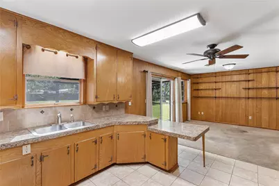 1203 Kansas Avenue S, Anahuac, TX 77514 - Photo 17