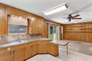 1203 Kansas Ave S, Anahuac, TX 77514 - Photo 17