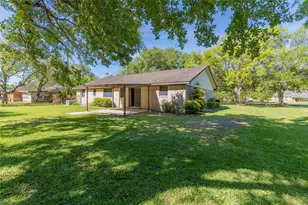 1203 Kansas Ave S, Anahuac, TX 77514 - Photo 7