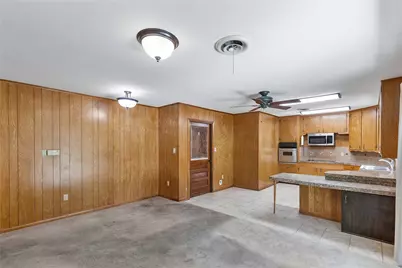 1203 Kansas Avenue S, Anahuac, TX 77514 - Photo 15