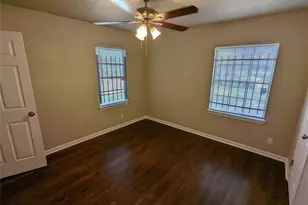 5622 Elmlawn Dr, Houston, TX 77033 - Photo 9