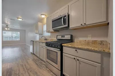 5009 Willow Point Drive, Conroe, TX 77303 - Photo 9