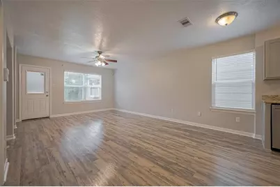 5009 Willow Point Drive, Conroe, TX 77303 - Photo 5
