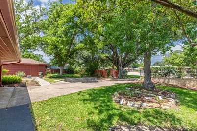 322 E O'Bryant Street, Bellville, TX 77418 - Photo 21