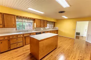 322 E Obryant St, Bellville, TX 77418 - Photo 5