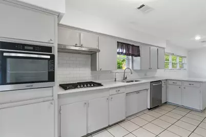 7824 Yucca Drive, Texas City, TX 77591 - Photo 9