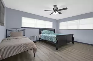 11103 Greenwillow St, Houston, TX 77035 - Photo 15