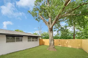11103 Greenwillow St, Houston, TX 77035 - Photo 9