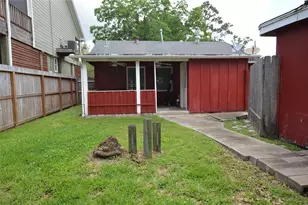 1821 E Winn St, Kemah, TX 77565 - Photo 3