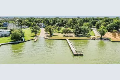 1821 E Winn Street, Kemah, TX 77565 - Photo 15