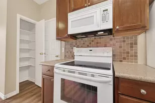 10811 Richmond Ave, Houston, TX 77042 - Photo 11