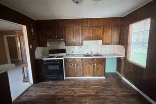 1913 Lincoln Dr, Orange, TX 77630 - Photo 5