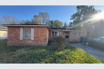 1913 Lincoln Drive, Orange, TX 77630 - Photo 1