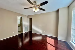 146 Skycrest Dr, Sugar Land, TX 77479 - Photo 3