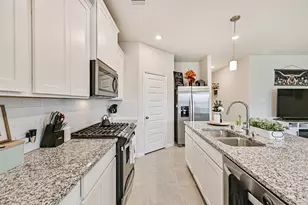 10409 Deussen Ln, Texas City, TX 77591 - Photo 7