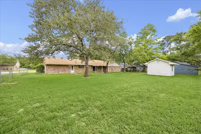 208 Briarwood Drive, Bellville, TX 77418 - Photo 5