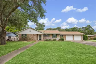 208 Briarwood Dr, Bellville, TX 77418 - Photo 1