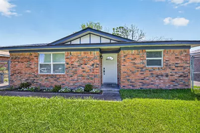 321 S Brownell Street, La Porte, TX 77571 - Photo 1