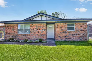 321 S Brownell St, La Porte, TX 77571 - Photo 1