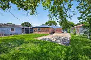 321 S Brownell St, La Porte, TX 77571 - Photo 37