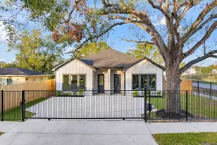 5125 Van Fleet, Houston, TX 77033 - Photo 1