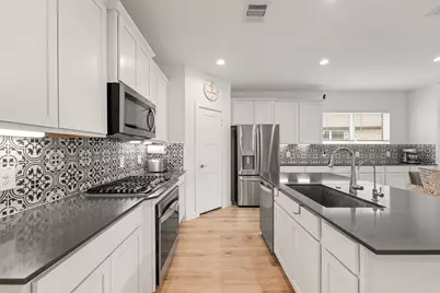 14019 Valley Creek Court, Conroe, TX 77384 - Photo 3