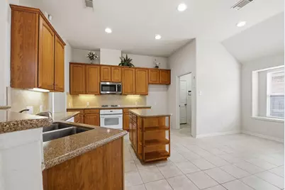 1318 Diamante Drive, Pasadena, TX 77504 - Photo 9