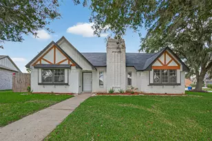 418 Twin Lakes Blvd W, West Columbia, TX 77486 - Photo 1