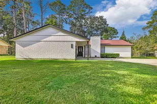 212 Normal Park Dr, Huntsville, TX 77320 - Photo 1