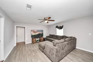 10118 Norvic St, Houston, TX 77029 - Photo 5