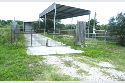 729 17th Street, Dickinson, TX 77539 - Photo 1