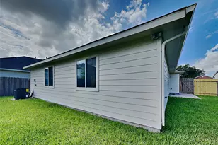 911 Lancaster Lake Dr, Houston, TX 77073 - Photo 19