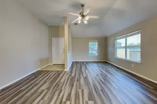 911 Lancaster Lake Dr, Houston, TX 77073 - Photo 7