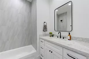 2710 Noble St, Houston, TX 77026 - Photo 23