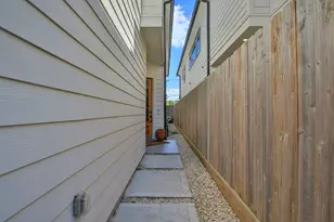 1104 Cordell St, Houston, TX 77009 - Photo 3