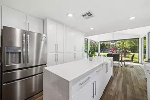 64 N Timber Top Dr, The Woodlands, TX 77380 - Photo 11