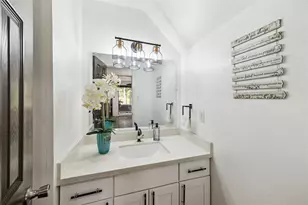 64 N Timber Top Dr, The Woodlands, TX 77380 - Photo 31