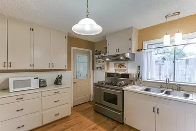 910 San Jacinto Avenue, Texas City, TX 77590 - Photo 5