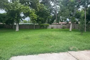 603 Center Way St, Lake Jackson, TX 77566 - Photo 13