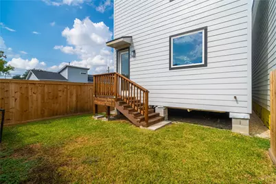 3210 Retta Street, Houston, TX 77026 - Photo 9
