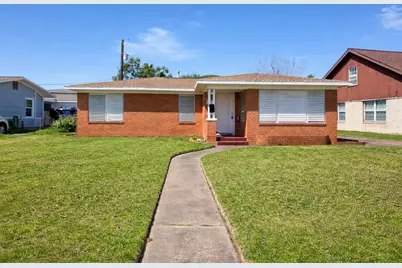 1611 Campbell Lane, Galveston, TX 77551 - Photo 1